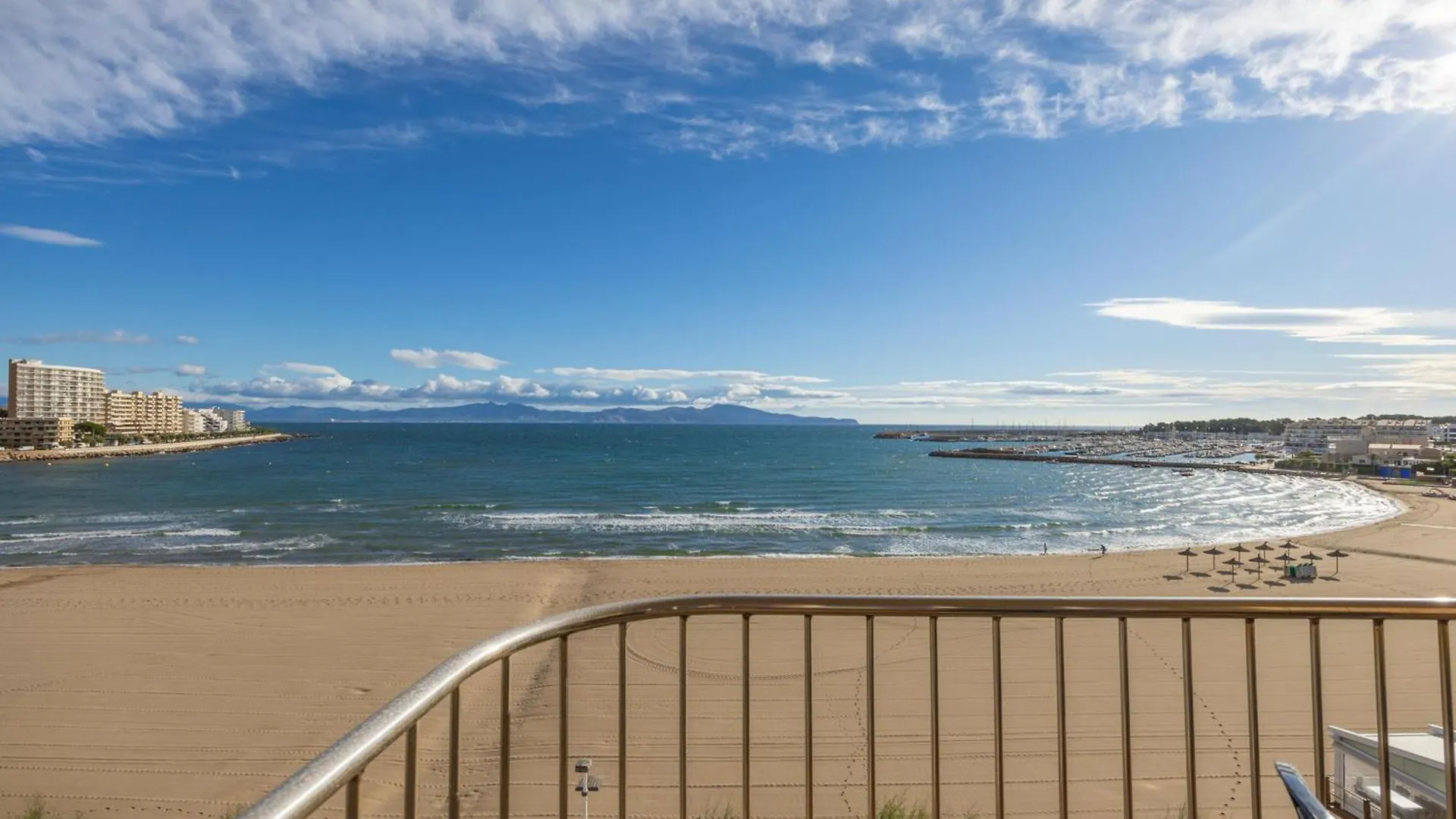 דירה Torroella de Montgrí Ref. Escala Beach 3: Apartamento Con Vistas Al Mar A Pie De Playa ! - Es-325-24 ספרד